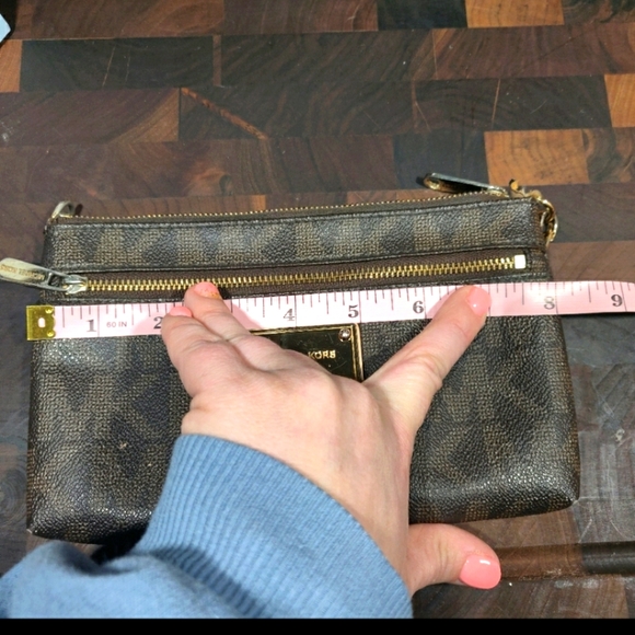 Micheal Kors Wristlet - Picture 10 of 12